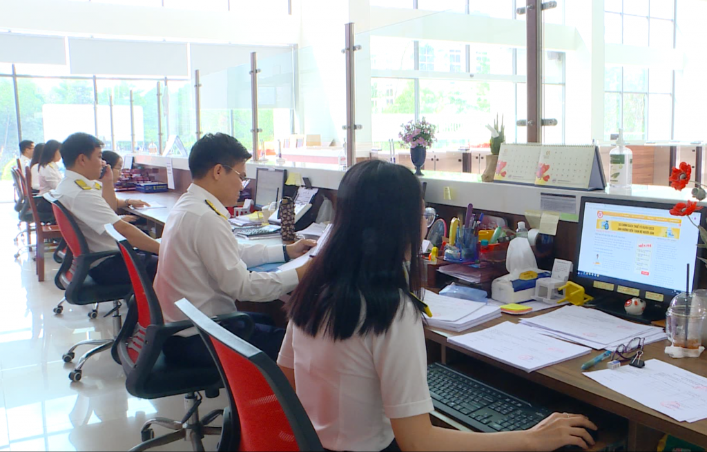 Thuế tỉnh Đồng Nai đẩy mạnh chuyển đổi số, ứng dụng công nghệ thông tin trong công tác quản lý thuế và phục vụ người nộp thuế. Ảnh: Đức Mỹ