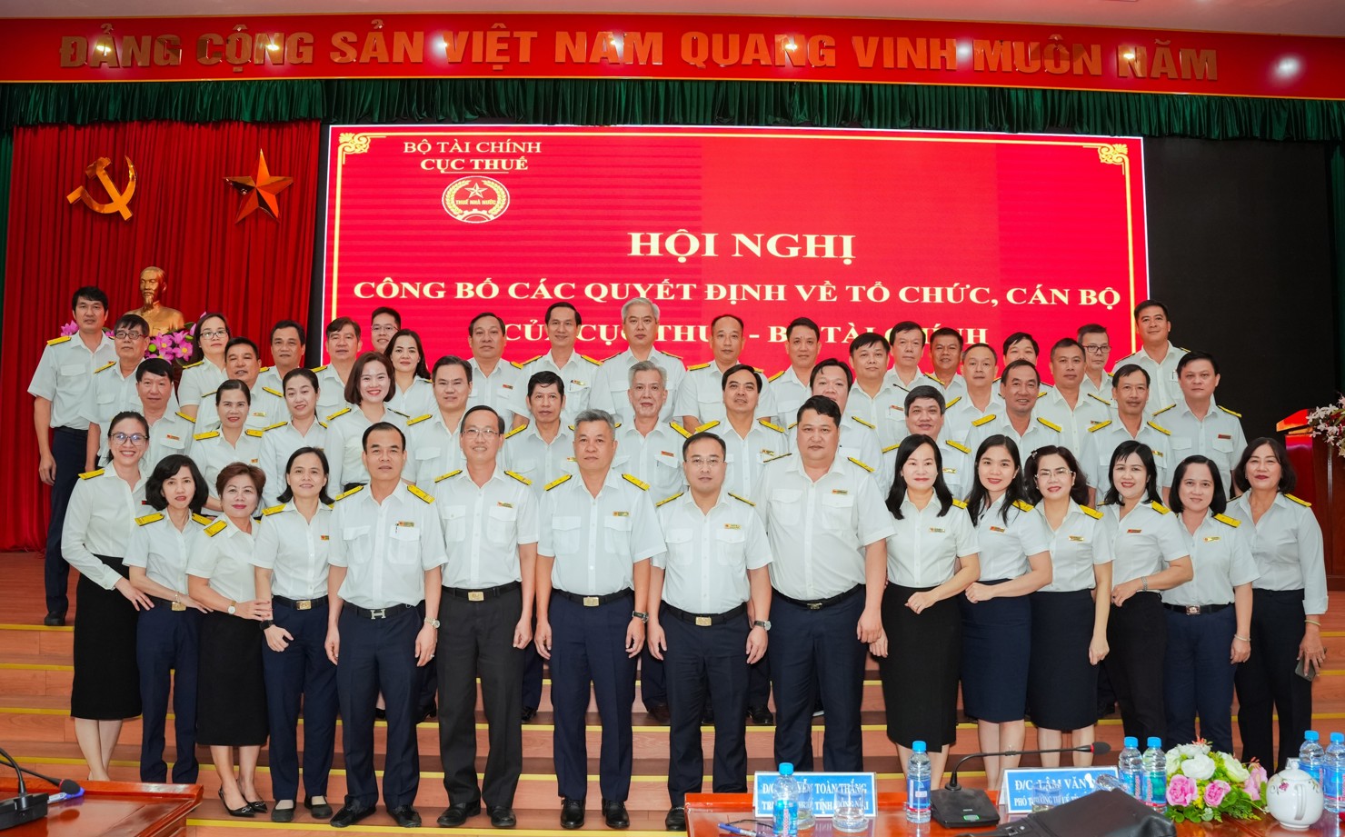 Thời gian qua, Thuế tỉnh Đồng Nai chủ động tổ chức bộ máy, đảm bảo công tác hỗ trợ người nộp thuế không bị gián đoạn trong quá trình thực hiện theo mô hình mới. Ảnh: Đức Mỹ