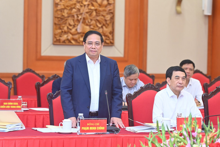 Thủ tướng Chính phủ Phạm Minh Chính, Bí thư Đảng ủy Chính phủ phát biểu tại cuộc làm việc. (Ảnh: ĐĂNG KHOA).