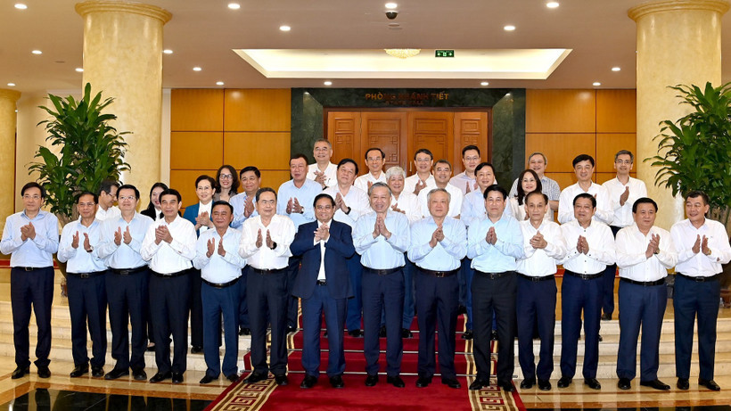 Tổng Bí thư Tô Lâm và các đồng chí lãnh đạo Đảng, Nhà nước tại cuộc làm việc với Ban Thường vụ Đảng ủy Chính phủ. (Ảnh: ĐĂNG KHOA).