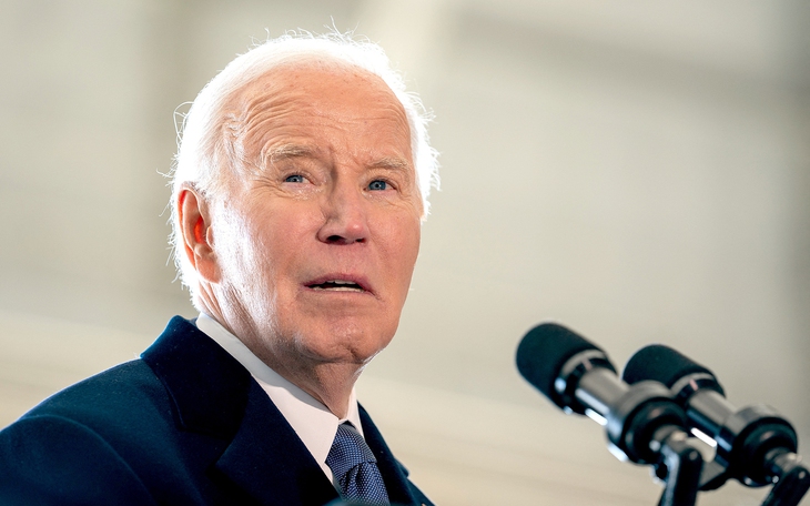 Bà Harris chỉ trích quyết định tái tranh cử của ông Biden trong hồi ký mới - Ảnh 2.