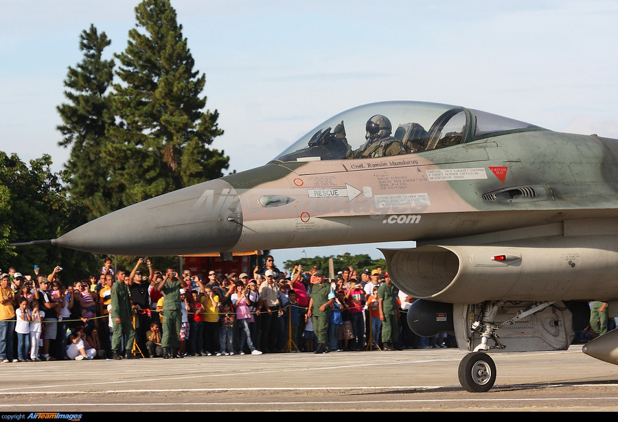 Tiêm kích F-16 của Venezuela.
