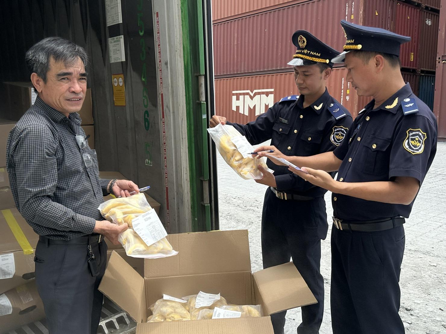 Nhiều mặt hàng xuất khẩu của Việt Nam được ưu đãi thuế. Ảnh: T.H