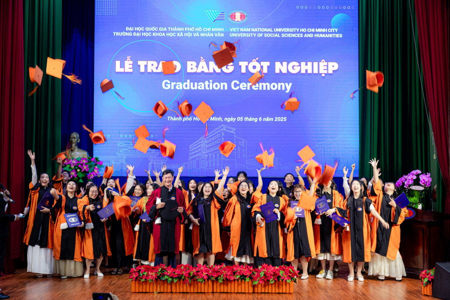 Lễ trao bằng tốt nghiệp tháng 6/2025 của Trường Đại học Khoa học Xã hội và Nhân văn (Đại học Quốc gia TPHCM). Ảnh: HCMUSSH.