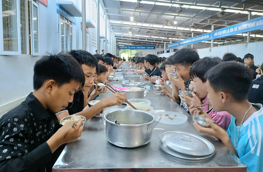 an-toan-ban-tru-cho-hoc-sinh-1.jpg