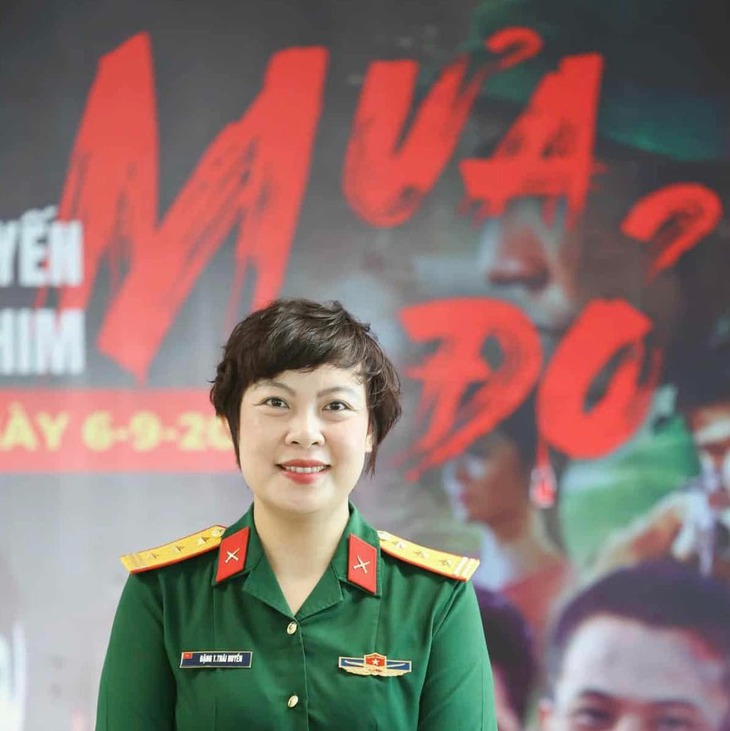 'Mưa đỏ' bất ngờ công bố rời rạp khi vừa đạt doanh thu 700 tỉ đồng - Ảnh 3. 'Mưa đỏ' bất ngờ công bố rời rạp khi vừa đạt doanh thu 700 tỉ đồng - Ảnh 2.