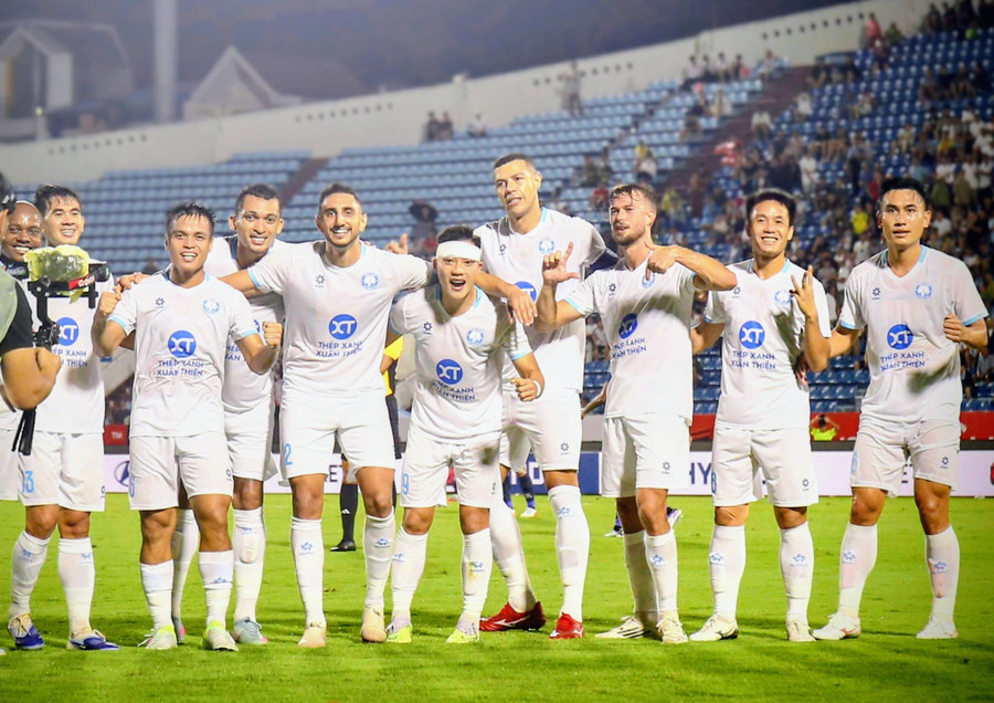 Nam Định thắng vất vả Svay Rieng trên sân Thiên Trường.