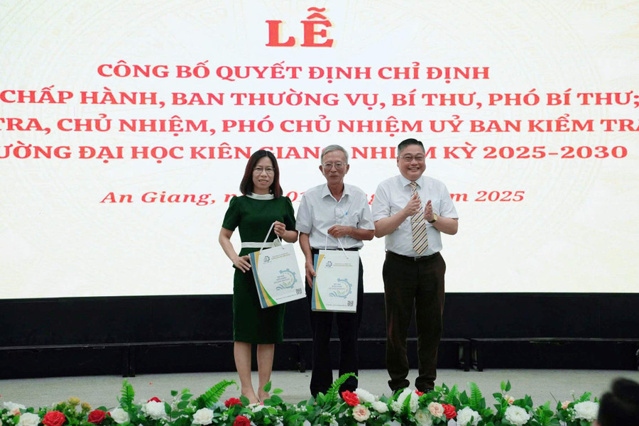 cong-bo-quyet-dinh-4.jpg