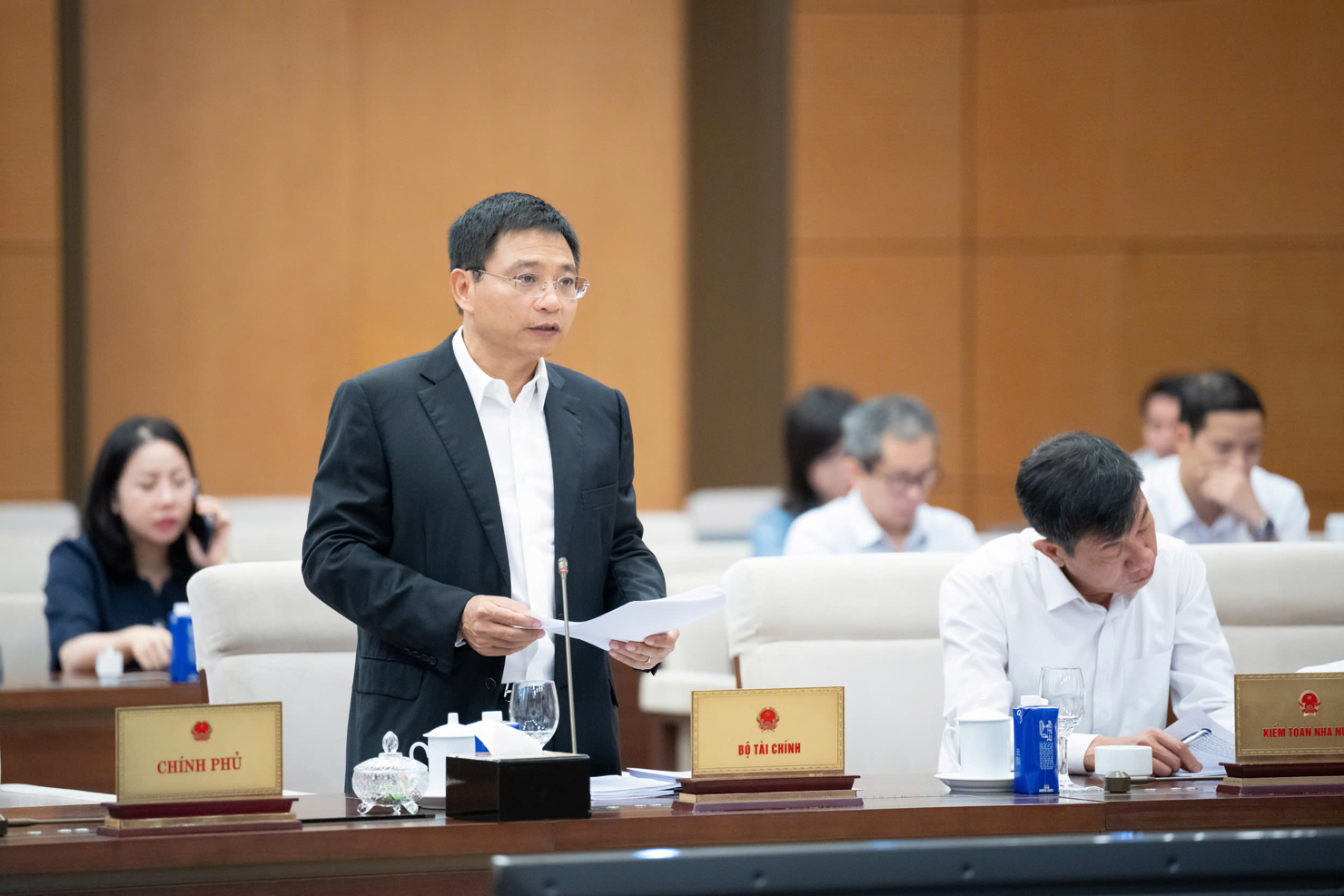 Bộ trưởng Bộ Tài chính Nguyễn Văn Thắng làm rõ nhiều nội dung Uỷ ban Thường vụ Quốc hội nêu.