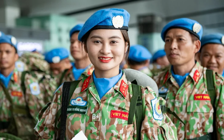 Bộ Quốc phòng trao quyết định của Chủ tịch nước cho sĩ quan làm nhiệm vụ gìn giữ hòa bình - Ảnh 2.
