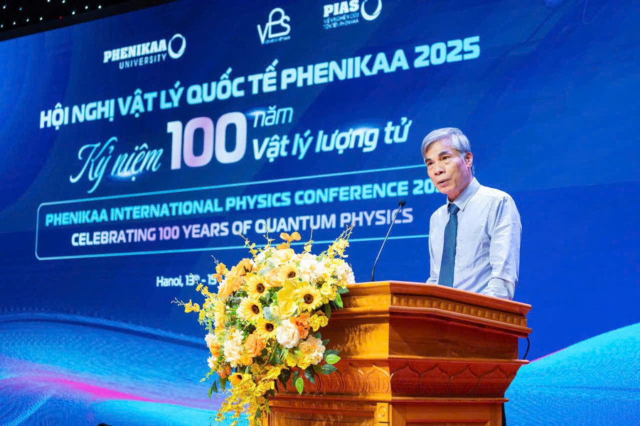 GS.TS Nguyễn Quang Liêm - Chủ tịch Hội Vật lí Việt Nam phát biểu.