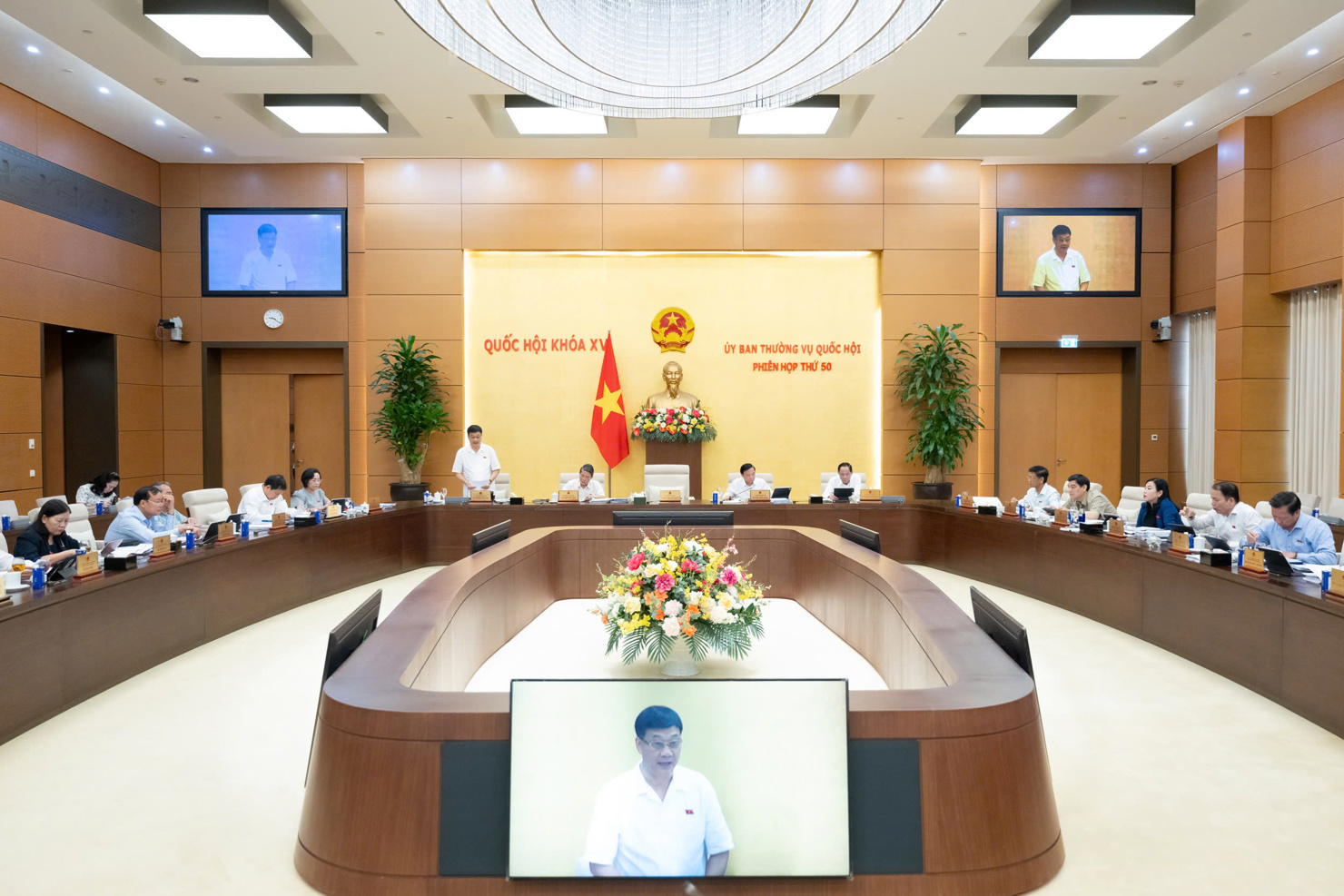Quang cảnh phiên họp.