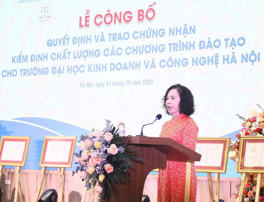 PGS.TS Nguyễn Phương Nga – Giám đốc Trung tâm Kiểm định chất lượng giáo dục (Hiệp hội Các trường đại học, cao đẳng Việt Nam): Đạt được kiểm định đã khó, nhưng duy trì và phát triển văn hóa chất lượng trong nhà trường còn khó hơn. img-4271.jpg