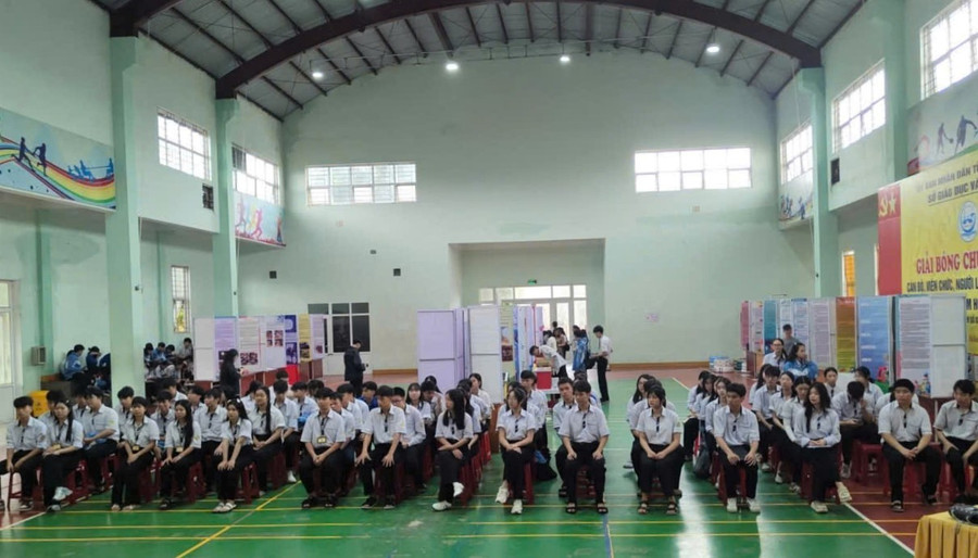 Học sinh hào hứng tham gia ngày hội. hinh-2.jpg