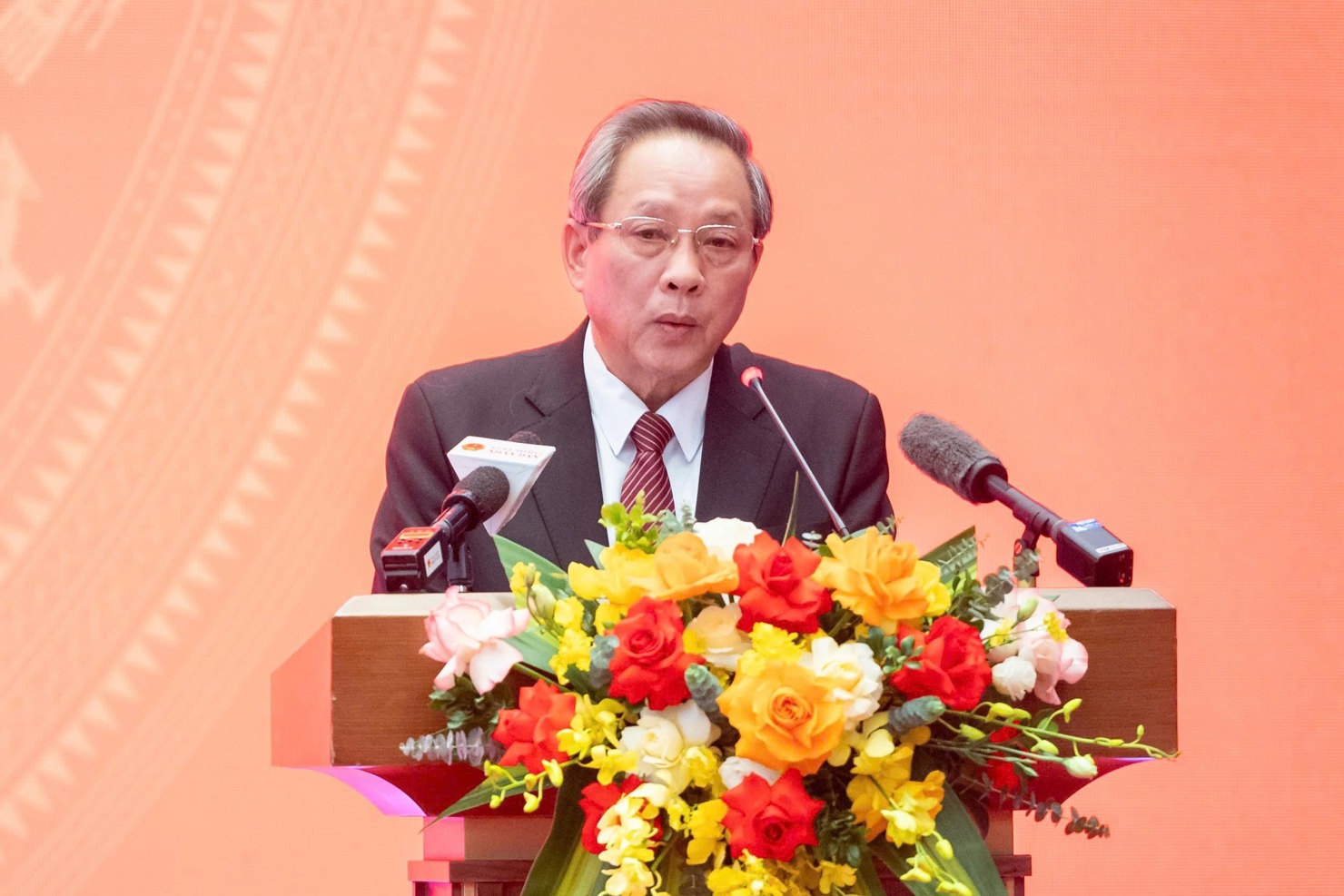 Phó Trưởng ban Thường trực Ban Tổ chức Trung ương Hoàng Đăng Quang đã thừa ủy quyền của Bộ Chính trị công bố các quyết định về công tác nhân sự. Ảnh: Phạm Thắng.