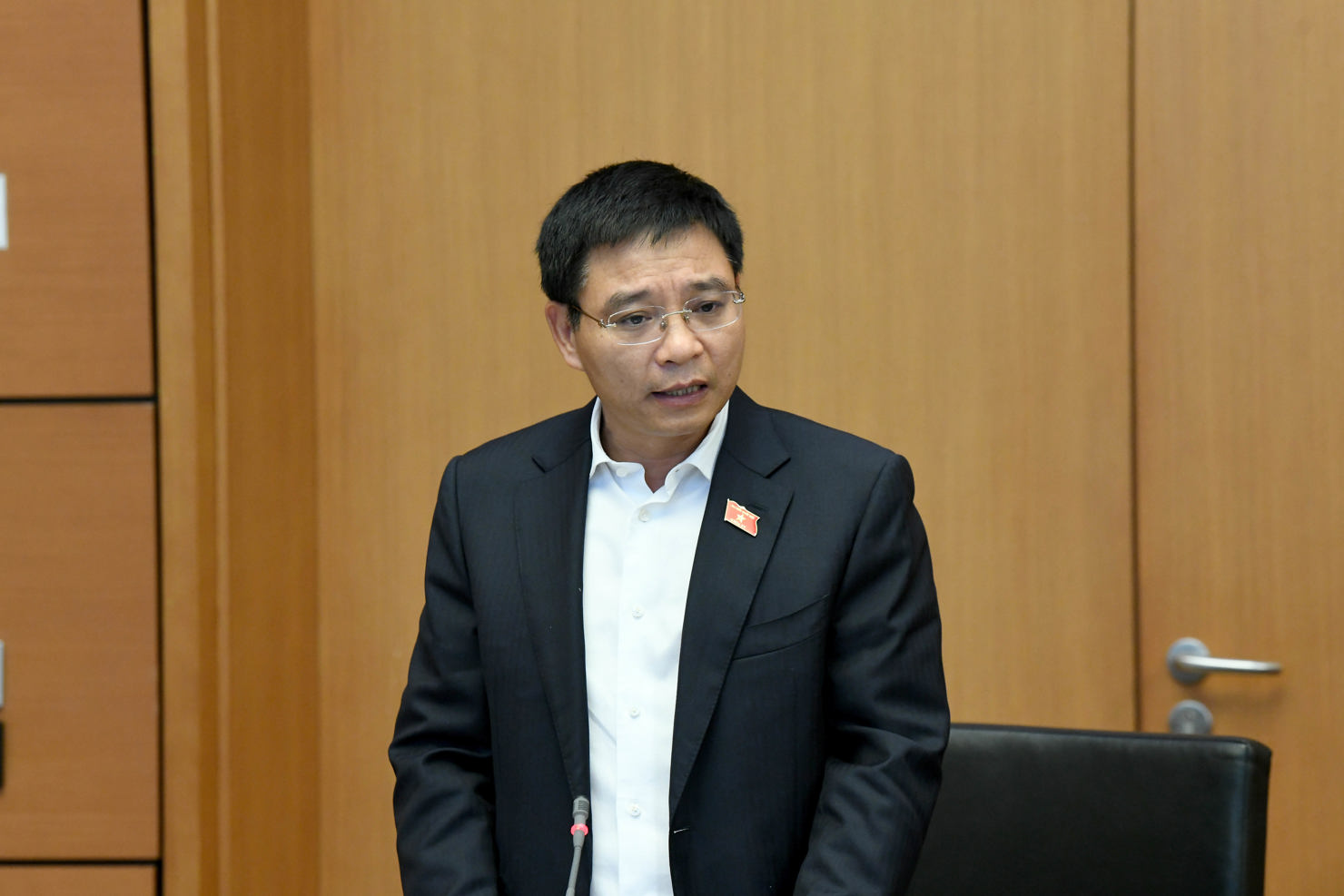 Bộ trưởng Bộ Tài chính Nguyễn Văn Thắng phát biểu tại tổ.