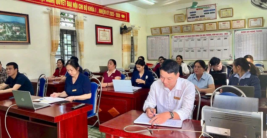 Tập huấn ứng dụng công nghệ trong quản lý, dạy học. 1000044276.jpg