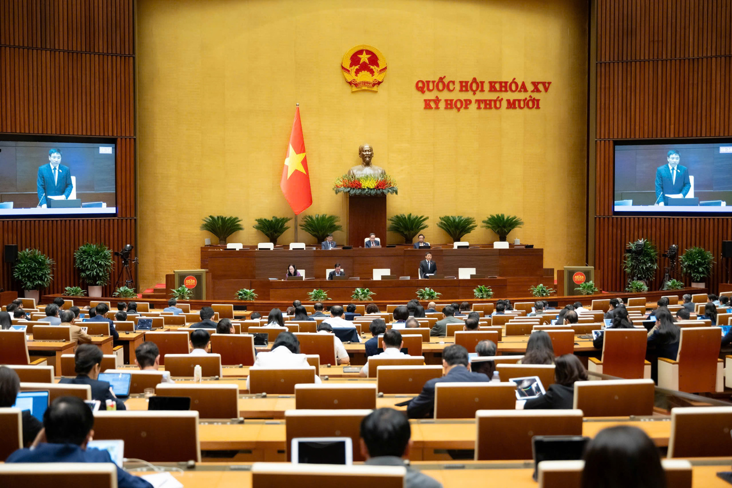 Quang cảnh phiên họp.