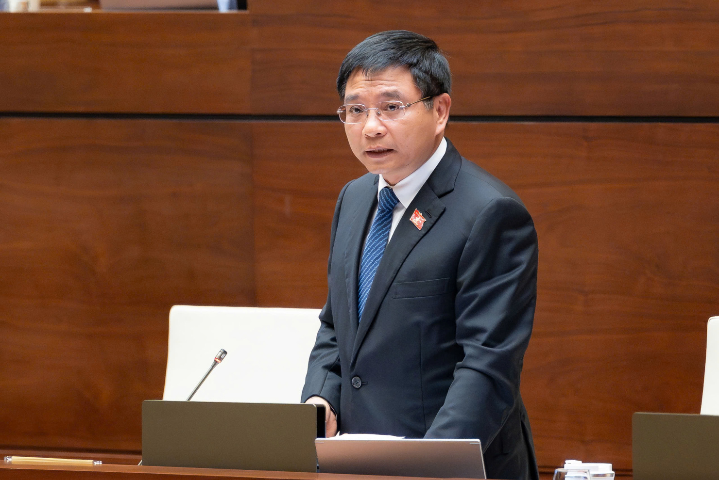 Bộ trưởng Bộ Tài chính Nguyễn Văn Thắng làm rõ nhiều nội dung đại biểu quan tâm.