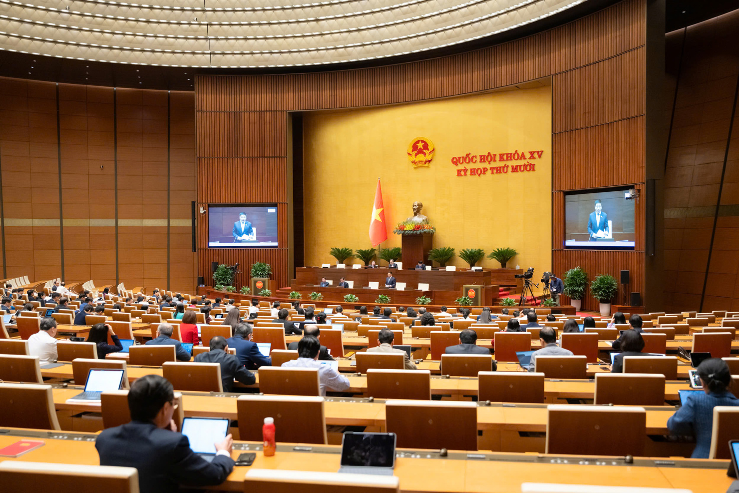 Quang cảnh phiên họp.