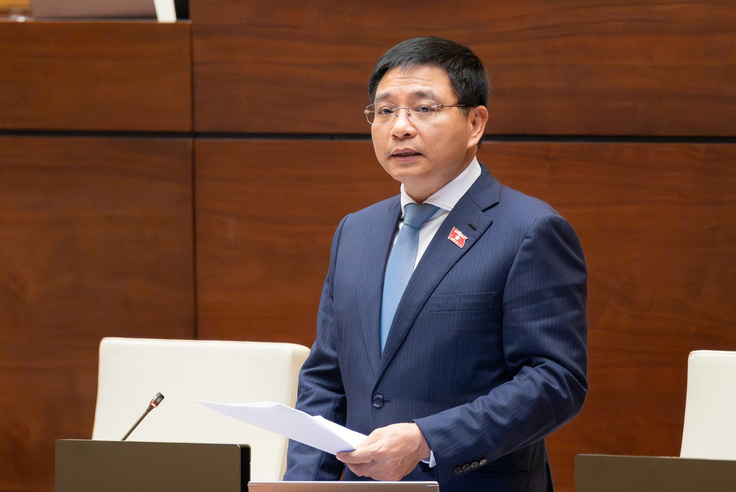 Bộ trưởng Bộ Tài chính Nguyễn Văn Thắng phát biểu tại phiên họp.