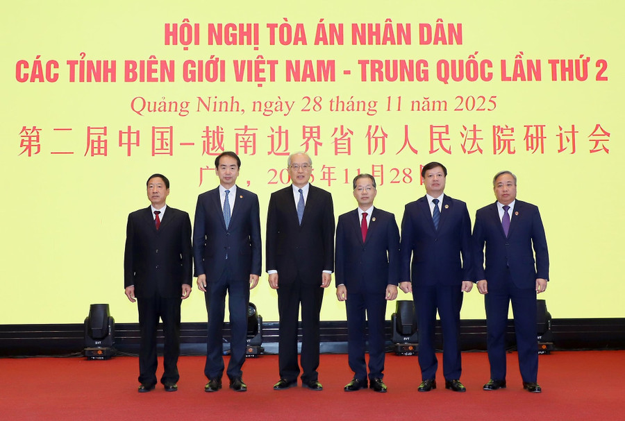 Lãnh đạo Tòa án nhân dân tối cao hai nước Việt Nam - Trung Quốc chụp ảnh chung