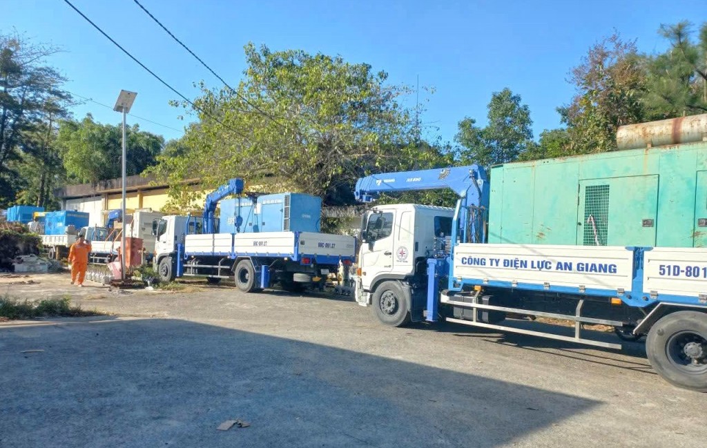 Cần khoảng một tháng để khắc phục sự cố điện ở Phú Quốc Cần khoảng một tháng để khắc phục sự cố điện ở Phú Quốc