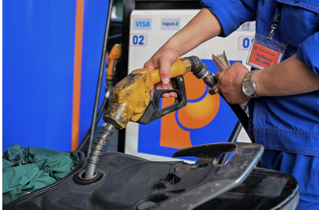 Dự báo giá xăng có thể tăng trong kỳ điều hành ngày mai (4/12)