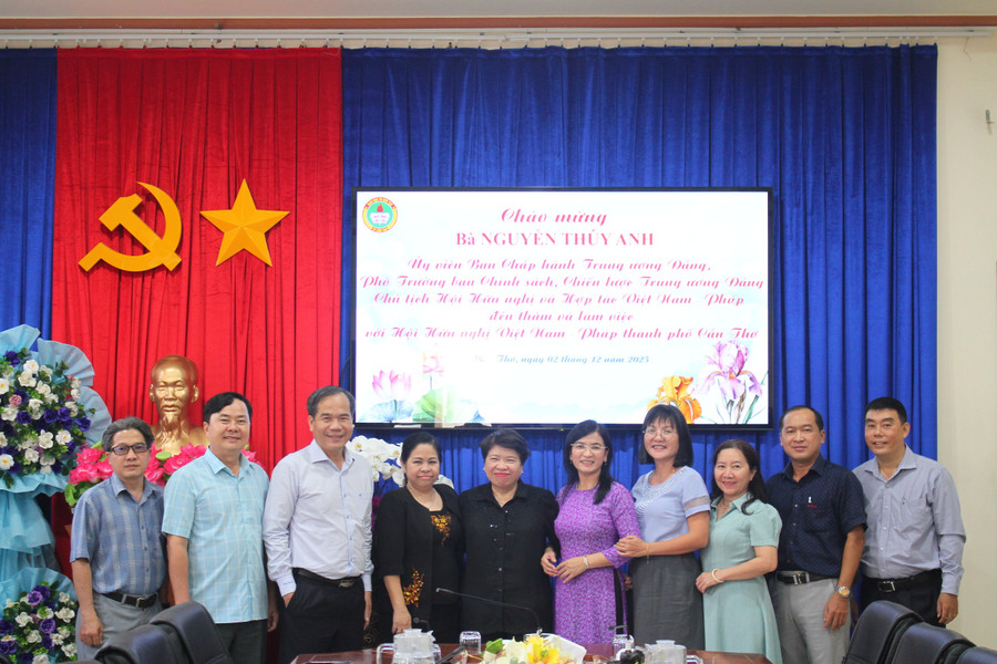 Đại biểu tham dự buổi làm việc. can-tho-hoi-viet-phap-1.jpg