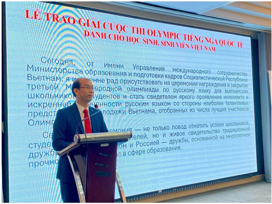 Ông Nguyễn Tiến Dũng, Phó Cục trưởng Cục Hợp tác quốc tế, Bộ Giáo dục và Đào tạo phát biểu khai mạc Lễ tổng kết và trao giải Cuộc thi.