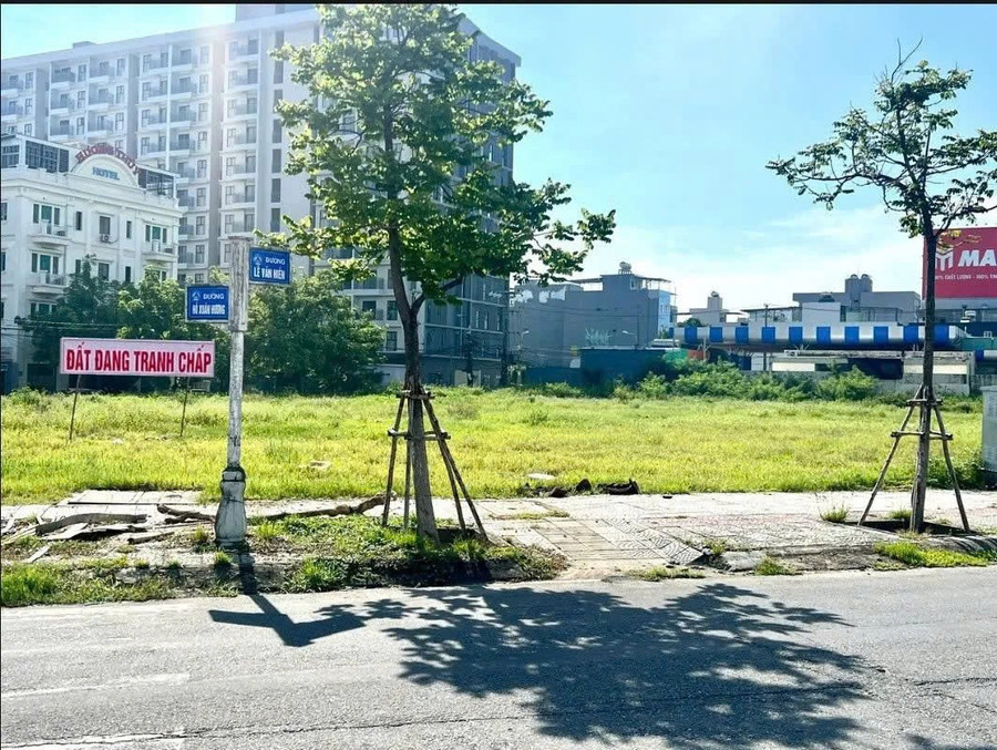 Lô đất gần 4.000m2 đang tranh chấp bất ngờ bị đem ra đấu giá.