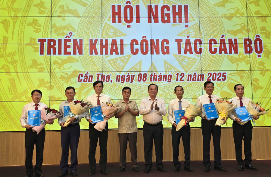 Cần Thơ trao quyết định bổ nhiệm các nhân sự chủ chốt.