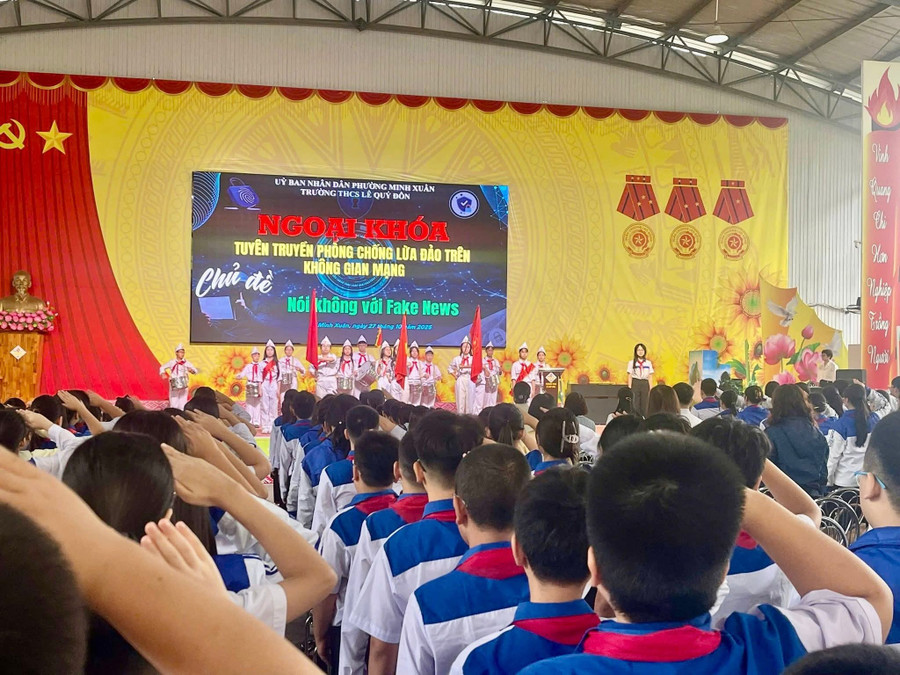 Học sinh Trường THCS Lê Quý Đôn, phường Minh Xuân tham gia lớp học ngoại khóa phòng chống lừa đảo trên không gian mạng. 1000045273.jpg