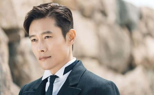 Lee Byung Hun lọt vào danh sách những diễn viên điện ảnh xuất sắc nhất năm 2025 của tạp chí The New York Times nhờ vai diễn ấn tượng trong phim "No Other Choice". lee-byung-hun-1.jpg