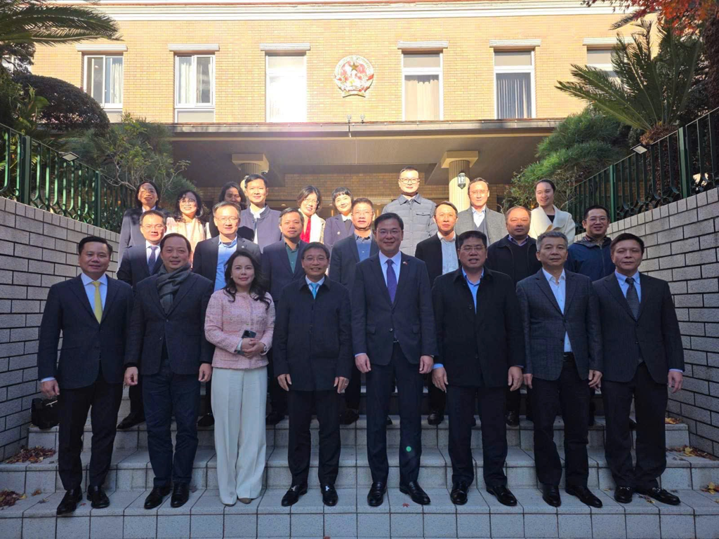 Bộ trưởng Nguyễn Văn Thắng thăm và làm việc với Đại sứ quán Việt Nam tại Nhật Bản