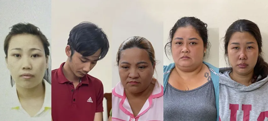 My, Minh, Thắm, Thúy và Hương (từ trái qua) tại cơ quan điều tra. Ảnh: CA