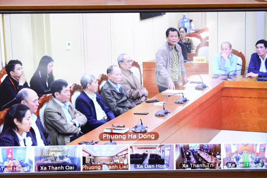 Cuộc tiếp xúc cử tri tổ chức theo hình thức trực tiếp kết hợp trực tuyến. tiep-xuc-cu-tri3.jpg