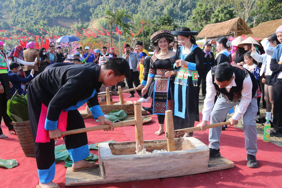 Ngày hội Văn hóa các dân tộc xã Sam Mứn được tổ chức trong 2 ngày 27 - 28/12.