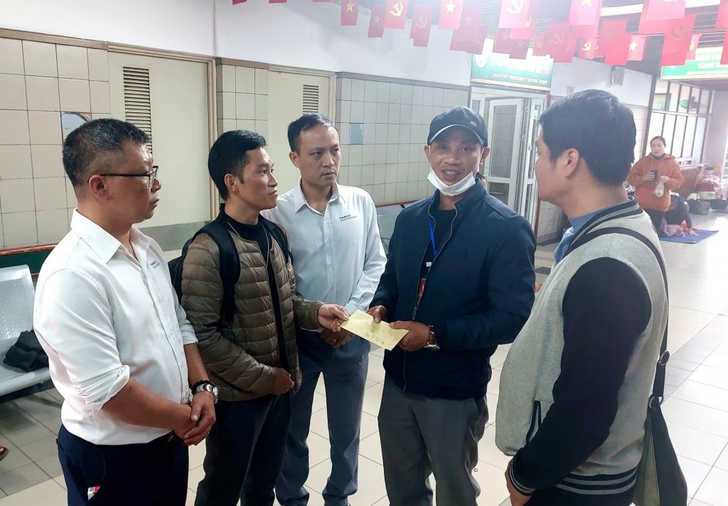 Tạm ứng 405 triệu đồng hỗ trợ nạn nhân vụ tai nạn xe chở đoàn thiện nguyện tại Lào Cai