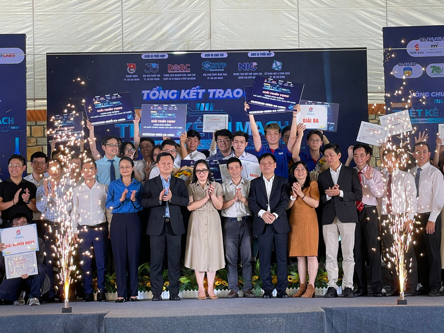 Sinh viên tranh tài tại Cuộc thi Thiết kế vi mạch cho đô thị thông minh do Khu Công nghệ cao TPHCM tổ chức năm 2025. Ảnh: Hà An viet-nam-khat-nhan-luc-vi-mach-ban-dan-2.jpg