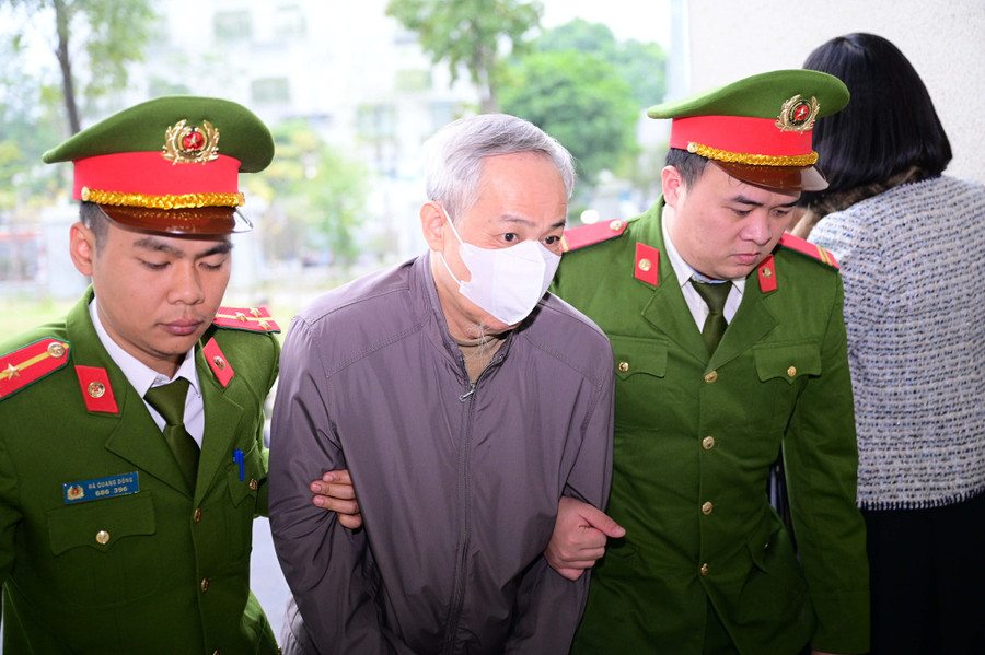 Trong vụ án có 21 bị cáo khác bị đưa ra xét xử về tội đưa hối lộ. 19135ffb-c7e6-41f7-a380-dfea3bec68f0.jpg