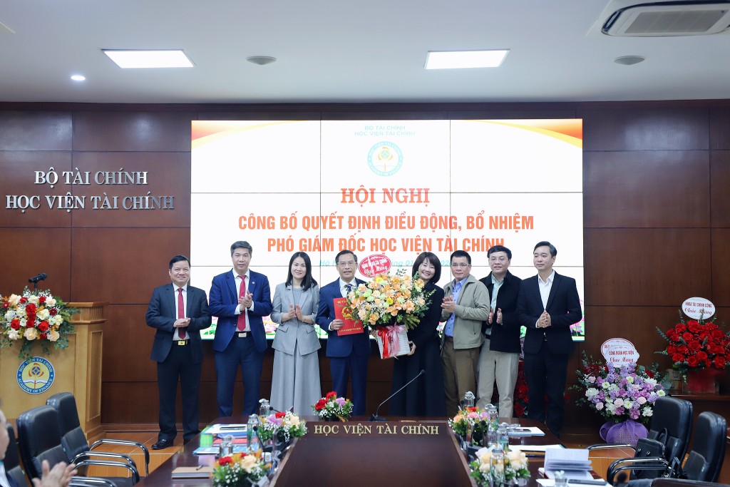 Điều động, bổ nhiệm ông Nguyễn Văn Bình giữ chức Phó Giám đốc Học viện Tài chính