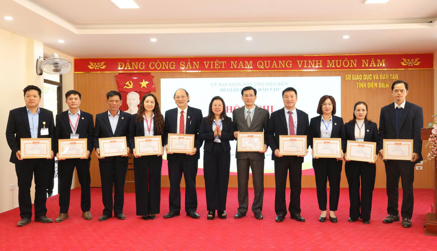 Nhiều cá nhân được nhận Danh hiệu Chiến sĩ thi đua cơ sở.