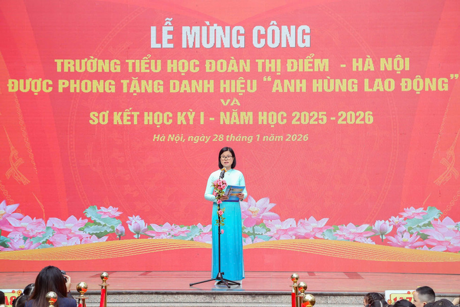 Nhà giáo ưu tú Đào Thị Thủy - Hiệu trưởng Trường Tiểu học Đoàn Thị Điểm - Hà Nội phát biểu tại buổi lễ. d6.jpg