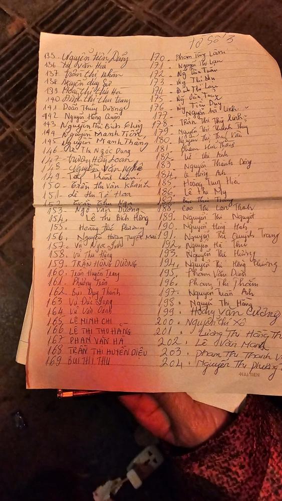 Trắng đêm chờ mua bạc khi dòng tiền tìm nơi trú ẩn mới