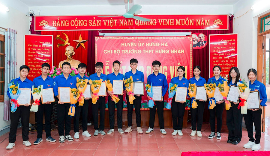 Năm học 2024-2025, Trường THPT Hưng Nhân có 25 học sinh ưu tú được kết nạp Đảng. hung-nhan.jpg