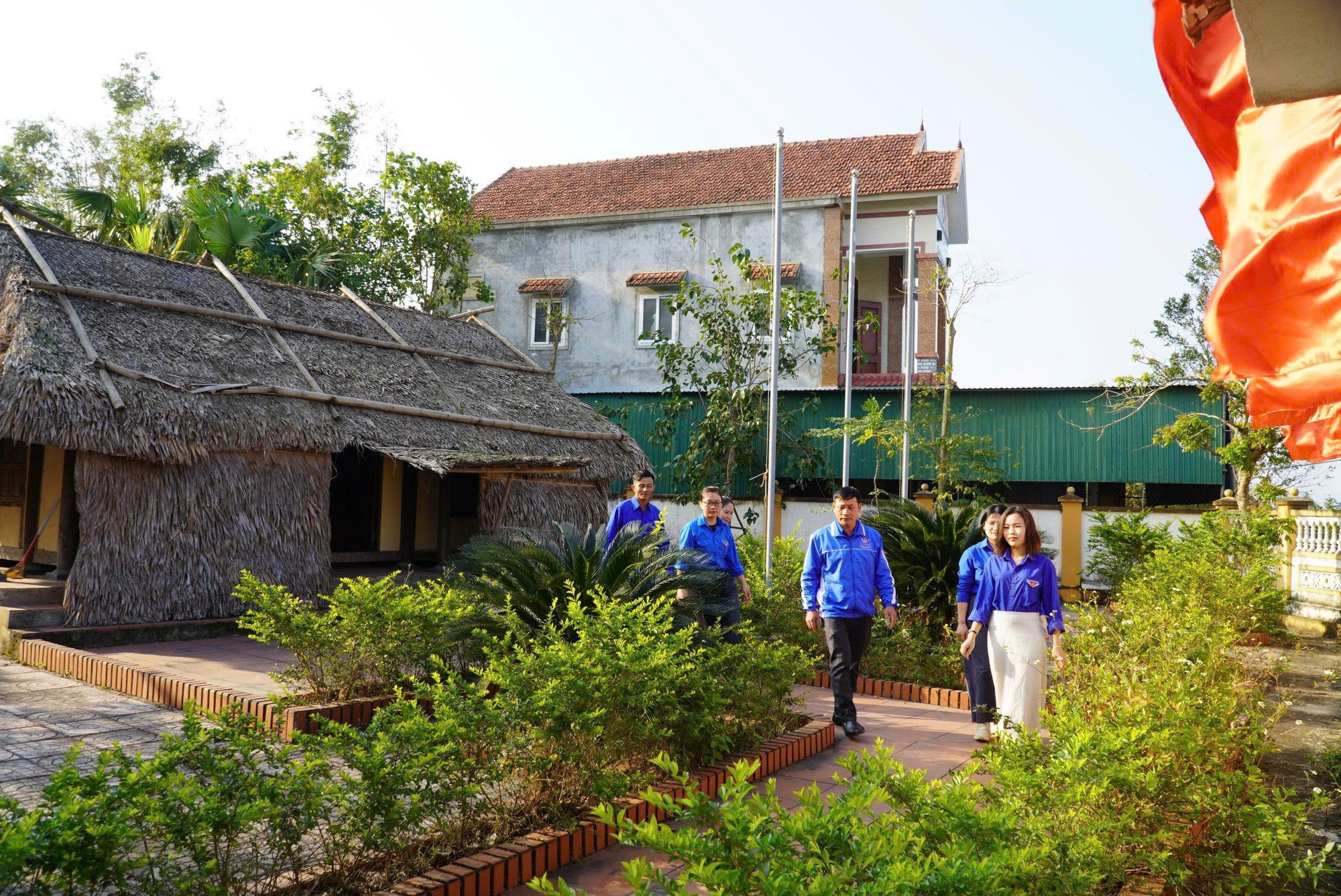 Nhà cụ Mai Kính (thôn Bùi Xá, xã Phù Việt, huyện Thạch Hà) nay là thôn Bùi Xá, xã Việt Xuyên, Hà Tĩnh.