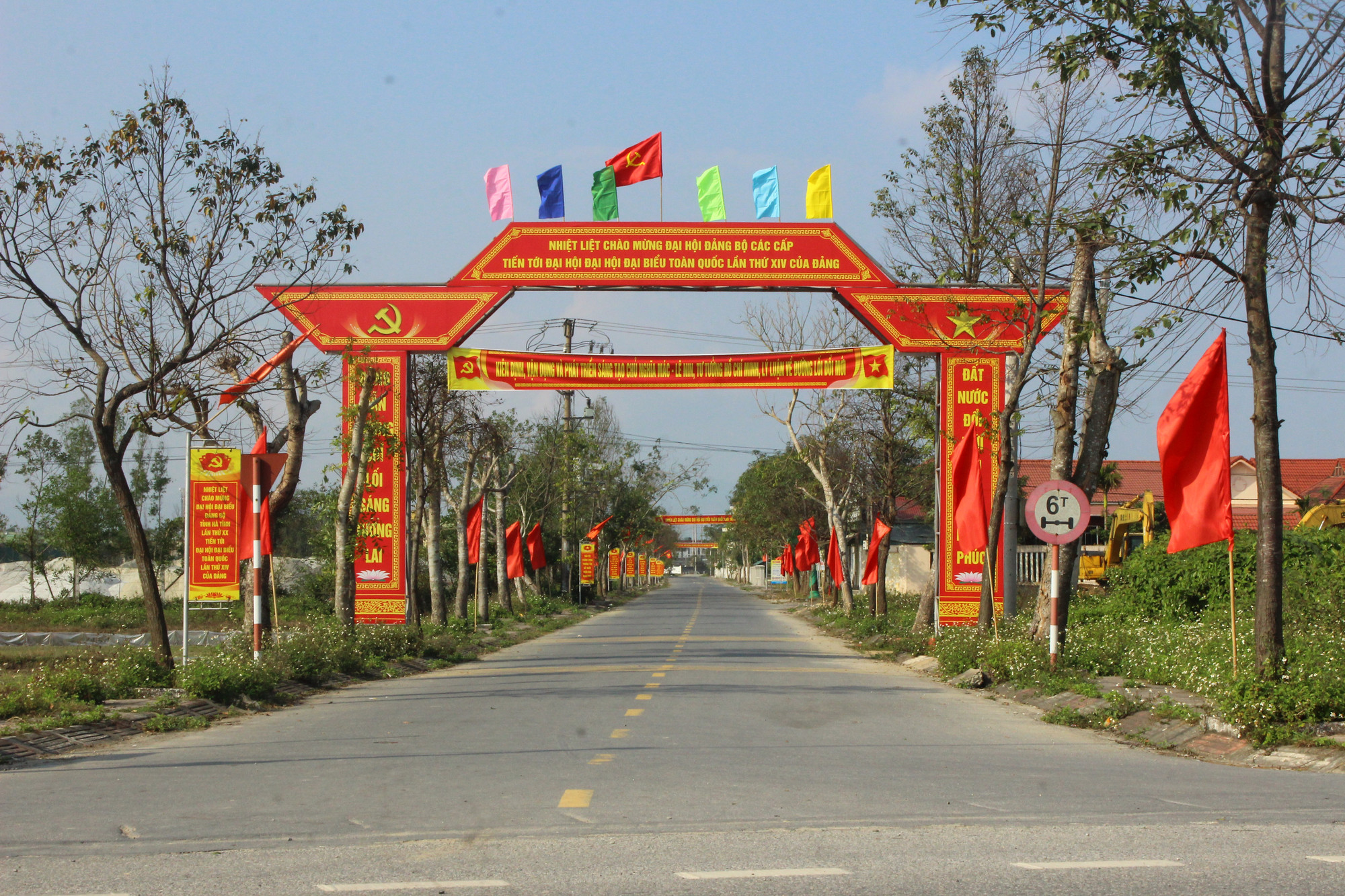 Xã Việt Xuyên, Hà Tĩnh rực rỡ cờ hoa chào mừng 96 năm Ngày thành lập Đảng. img-6369.jpg