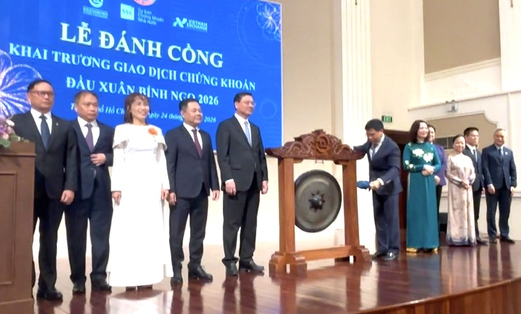 Bộ trưởng Nguyễn Văn Thắng đánh cồng khai trương giao dịch chứng khoán đầu Xuân Bính Ngọ Bộ trưởng Nguyễn Văn Thắng đánh cồng khai trương giao dịch chứng khoán đầu Xuân Bính Ngọ