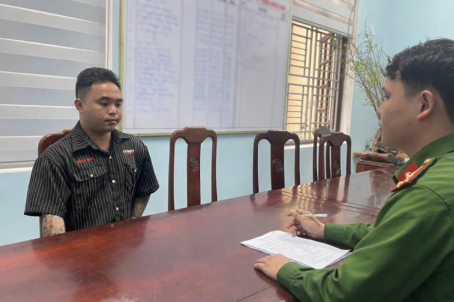 Nguyễn Văn Nghĩa tại cơ quan công an. anh-2.jpg